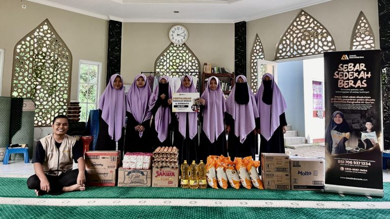 2,5 Ton Beras Disalurkan untuk 15 Pesantren Gratis di Berbagai Daerah