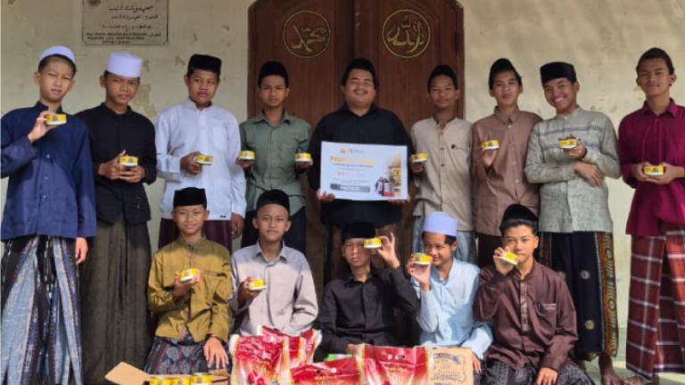 245 Santri Penghafal Al-Qur’an Terima Bantuan Pangan dari Para Dermawan Amal Indonesia